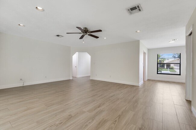 Building Photo - ** WILLOUGHBY ACRES ** POOL HOME - 3 BED / 2 BATH - PETS OK! - NORTH NAPLES - ANNUAL RENTAL