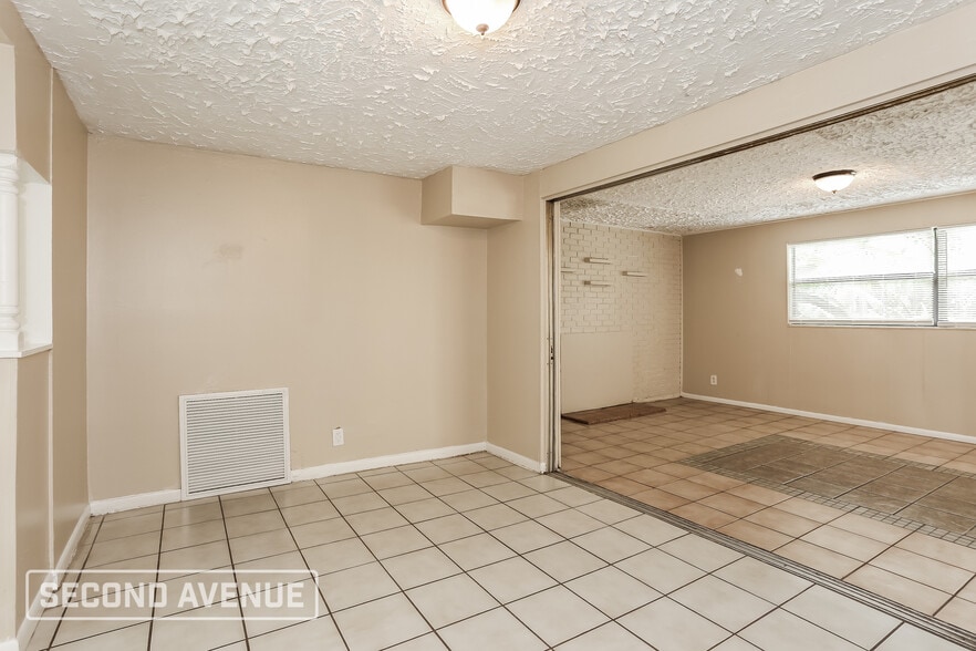 Building Photo - 7938 Lake Park Ct