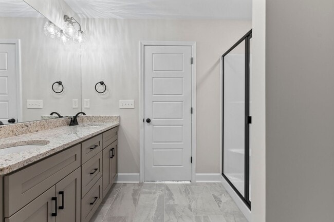 Building Photo - 247 Susan Lynn Dr