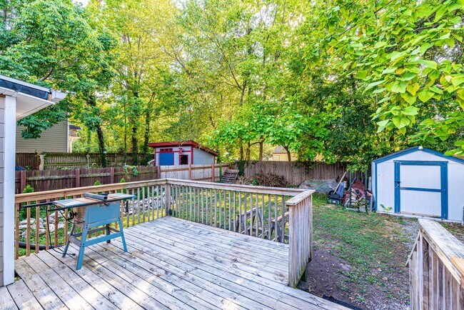 Building Photo - Darling 3 Bed 1 Bath Home