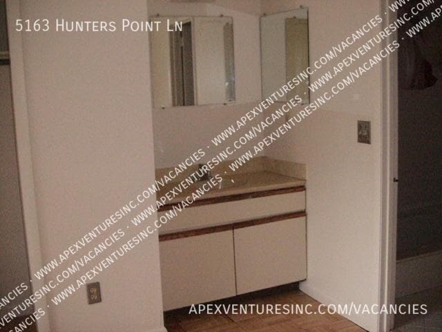 Building Photo - 5163 Hunters Point Ln