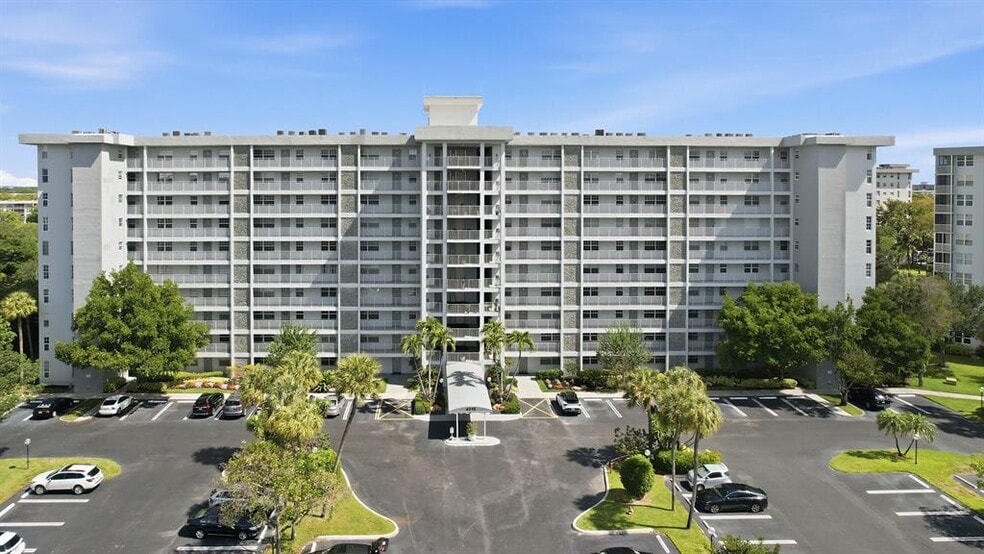 Building Photo - 4015 W Palm Aire Dr
