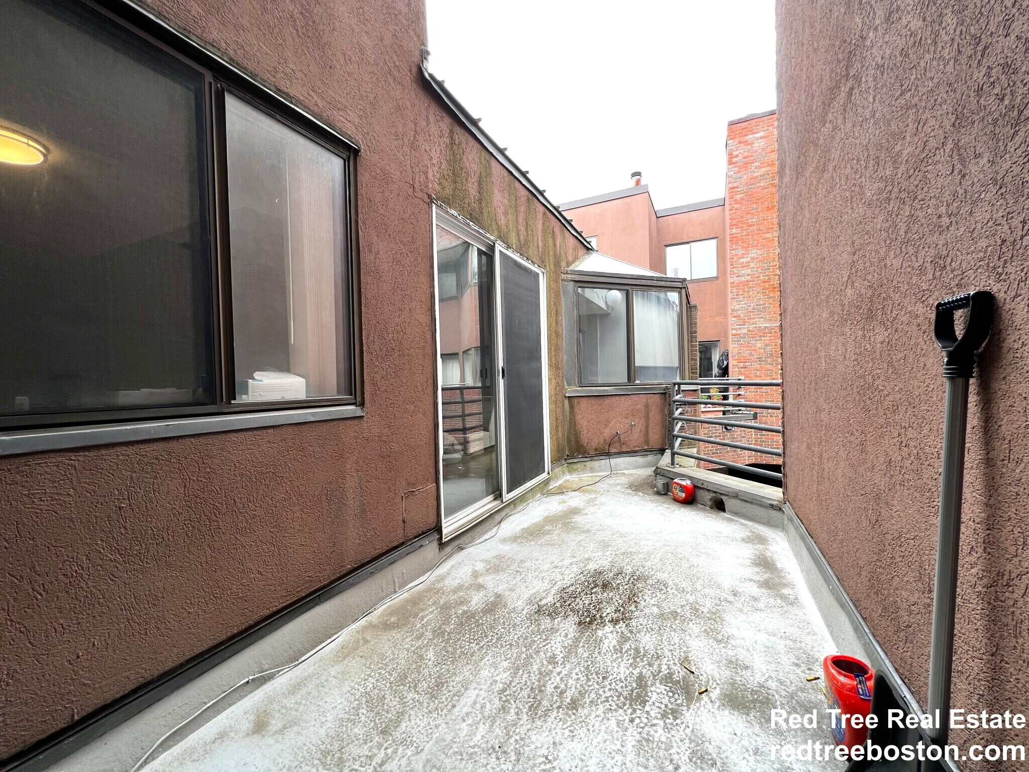 Building Photo - 152 Kelton St