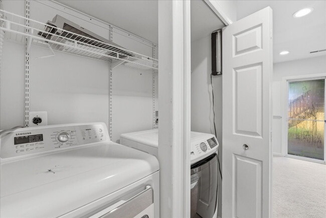 Building Photo - Welcome home to this beautifully updated and move-in-ready 3-bedroom, 3.5-bath townhouse