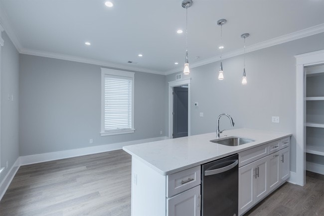 Building Photo - 4 Sanctuary Ct