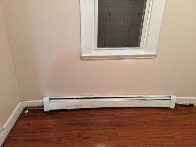 Building Photo - Three-Bedroom Apartment Near Public Transportation