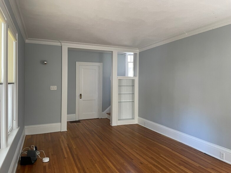 Living Room - 5025 York Ave S