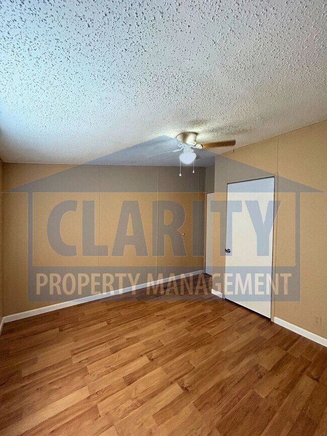 Building Photo - Spacious 4-Bedroom, 2-Bath Home!