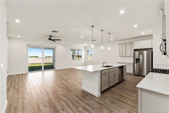 Building Photo - 14143 SW Safi Ter