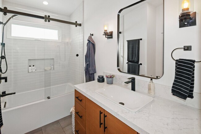 Building Photo - 764 4th St