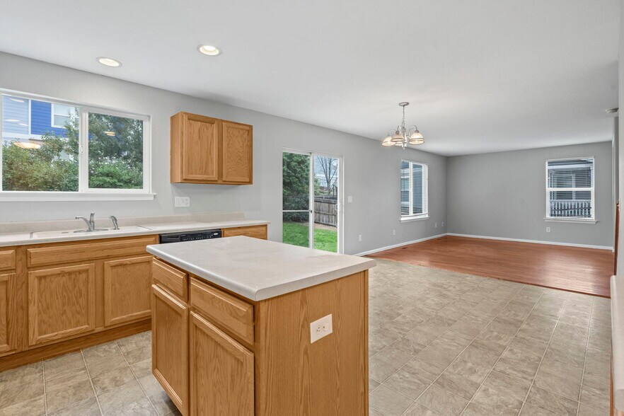 Building Photo - 637 N 48th Ave