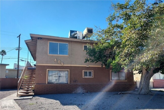 Primary Photo - 489 North Cir