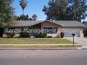 Building Photo - Next to a school! Walking distance to restaurants!