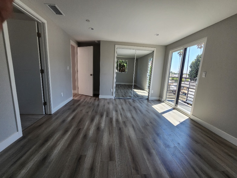 Building Photo - 3328 Portola Ave