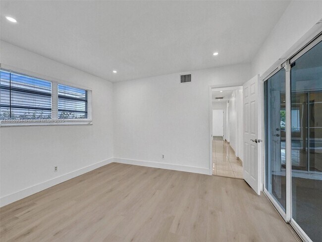 Building Photo - 5405 McKinley St