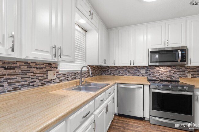 Building Photo - 1218 Glendora Dr