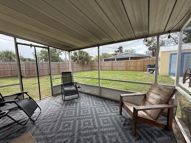 Building Photo - Spacious 4-bedroom, 2-bath pool home