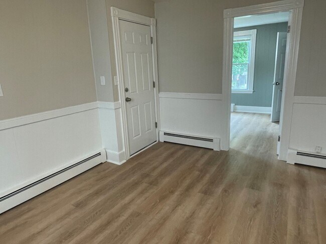 Building Photo - 38 Graham St