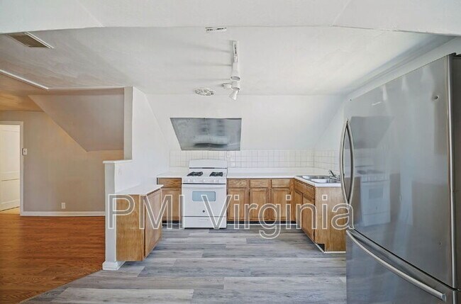 Building Photo - 3841 Chatham Cir
