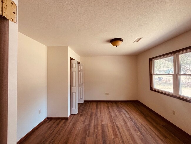 Building Photo - 1817 N Minneapolis St