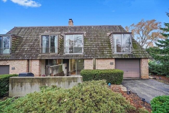 Building Photo - 406 S Lageschulte St