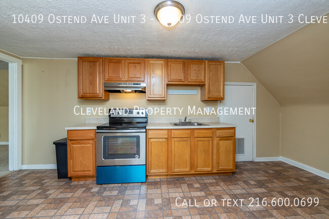 Building Photo - 3rd Floor One Bedroom Unit *$300 off First...