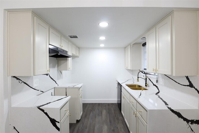 Building Photo - 7706 Garsee Dr