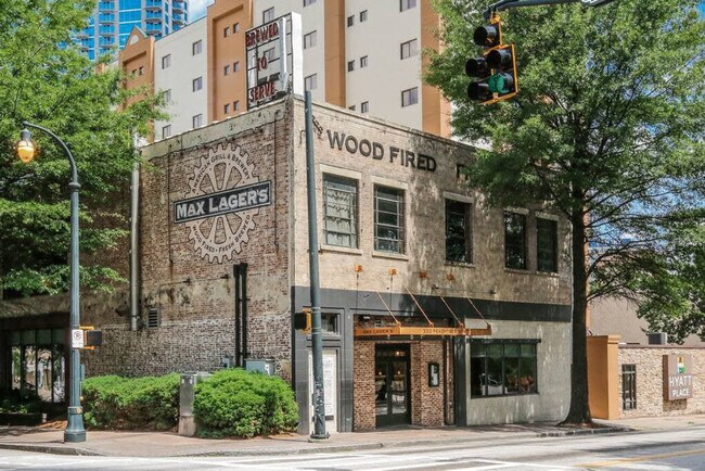 Building Photo - 300 W Peachtree St NW