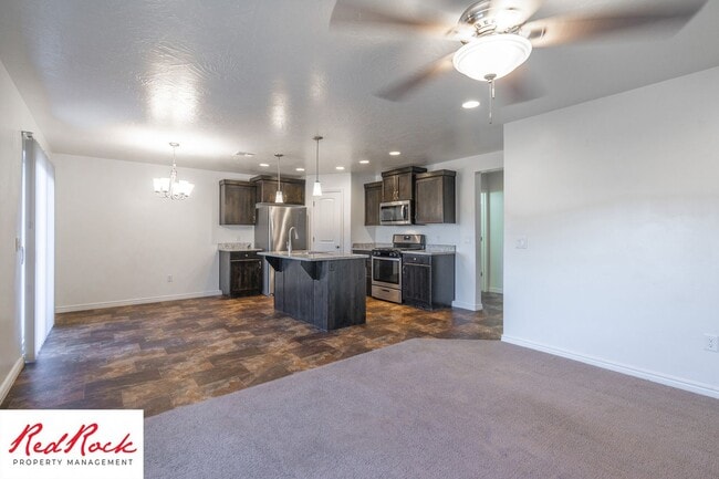 Building Photo - End Unit Fossil Hills Townhome with 3 Beds and 2.5 Baths