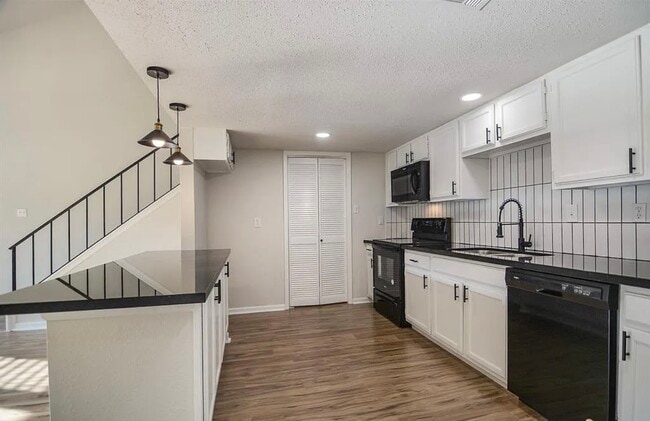 Building Photo - 14777 Wunderlich Dr