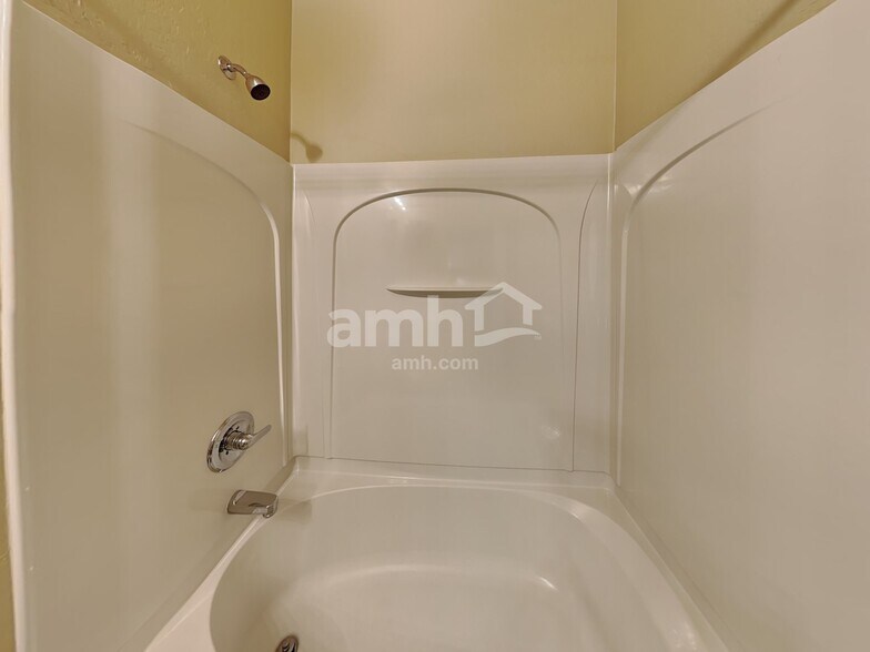 Building Photo - 15031 N 142nd Ln