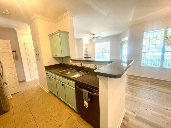 Building Photo - 1 Bedroom, 1 Bath Condo in The Concord West of the Ashley!