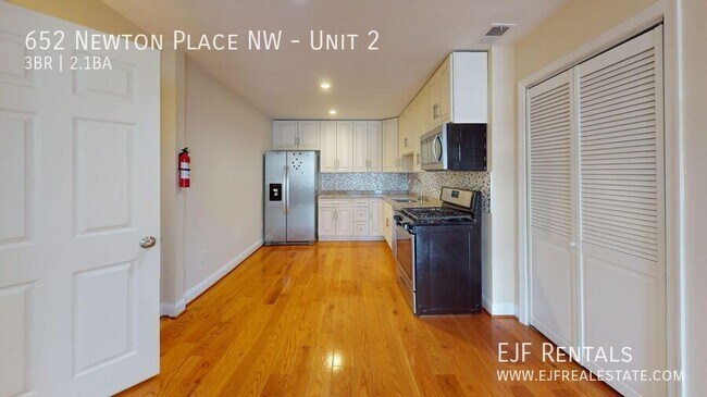 Building Photo - 652 Newton Pl NW