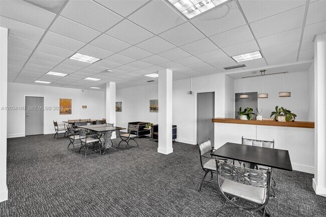 Building Photo - 9381 E Bay Harbor Dr