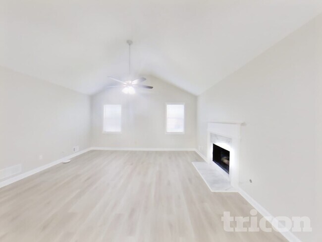 Building Photo - 2407 Windridge Dr NE