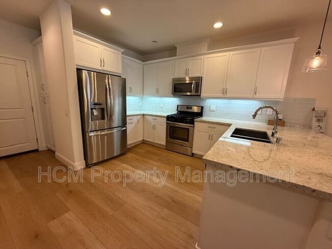 Building Photo - 804 El Paseo