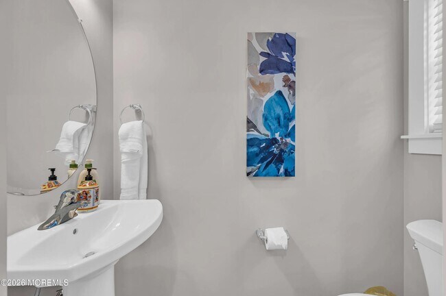 Building Photo - 16 Elder St