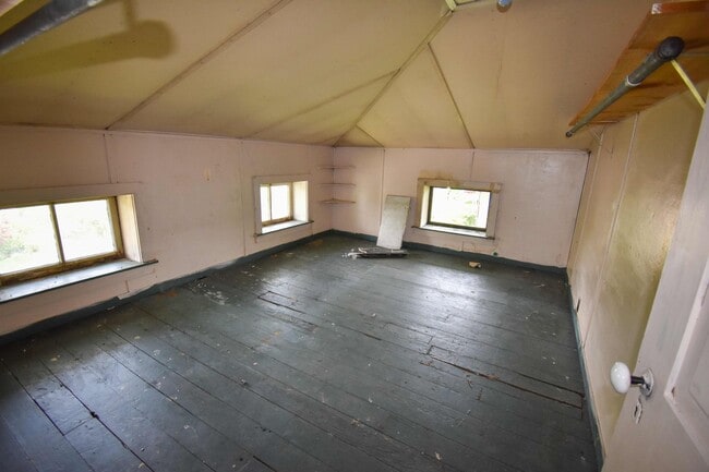 Building Photo - MT440