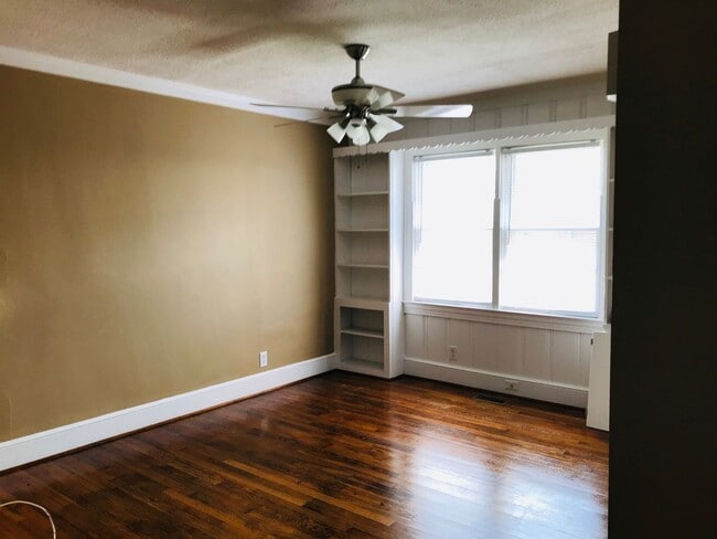 Building Photo - Rare Gem! Spacious and fantastic updated o...