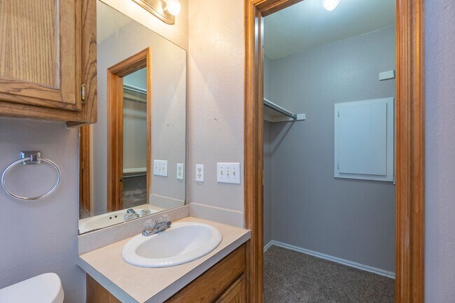Building Photo - 810 Delmar Cir