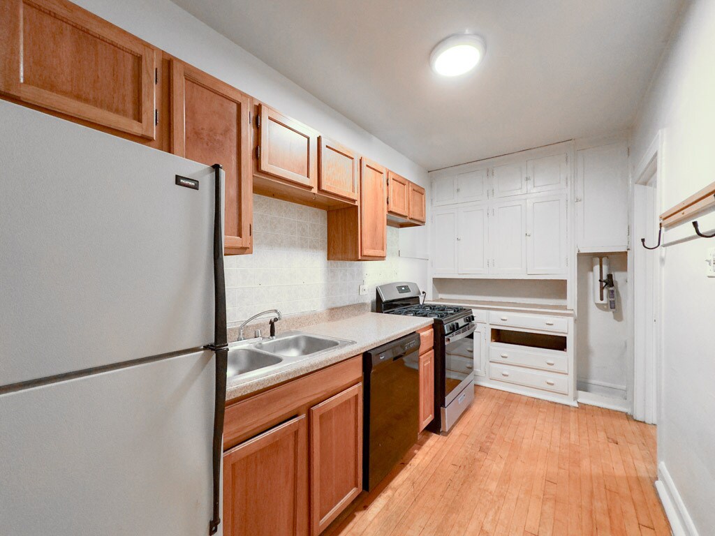 Building Photo - 4222 N Clark St