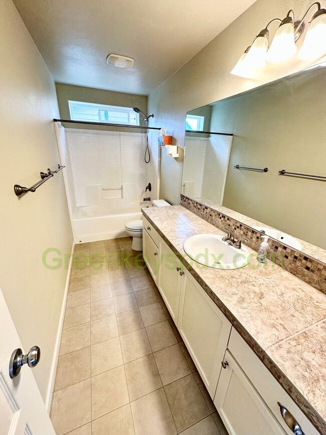 Building Photo - Gorgeous 3-Bedroom 2.5-Bathroom House with...