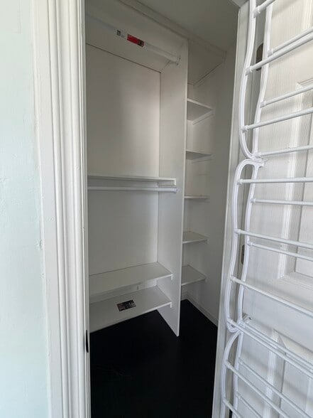 Closet - 1114 W 57th St