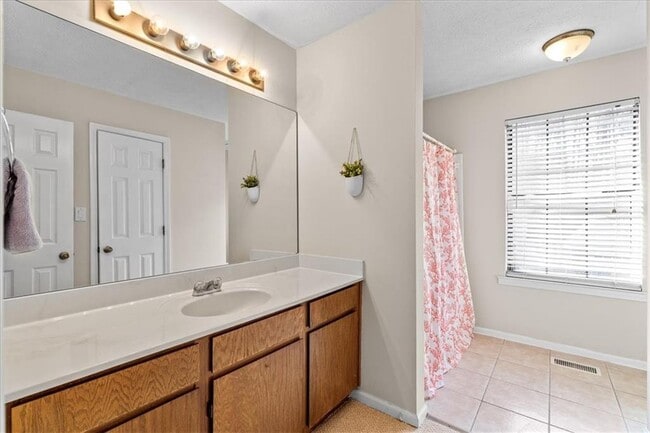 Building Photo - 1052 Travelers Trail