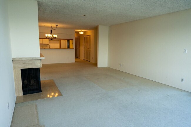 Building Photo - 2Bd/2Ba Seattle Condo