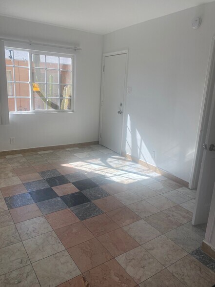Building Photo - 6317 Cahuenga Blvd