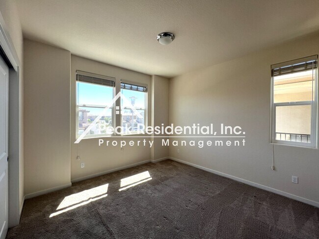 Building Photo - Beautiful Folsom 4bd/3ba Home with 2 Car G...