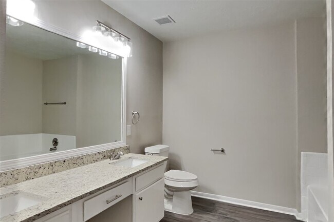 Building Photo - 18131 Gravenhurst Ln