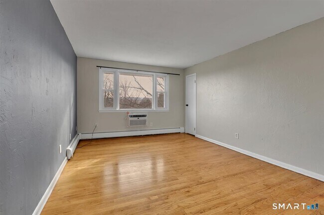 Building Photo - 63 Maynard St