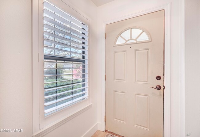 Building Photo - 307 Fan Palm Pl